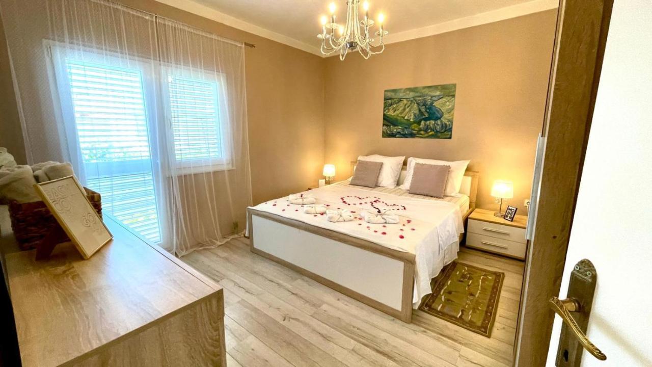 Apartment For 6 + Free Parking Place 자다르 외부 사진